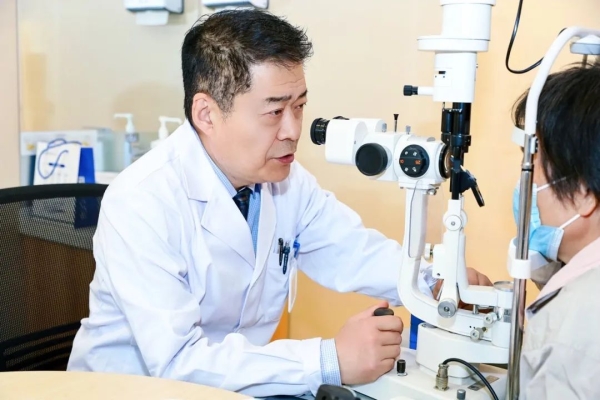 醫(yī)德醫(yī)風(fēng)｜愛爾眼科馬勇：用醫(yī)術(shù)雕琢光明，以仁心傳遞溫暖